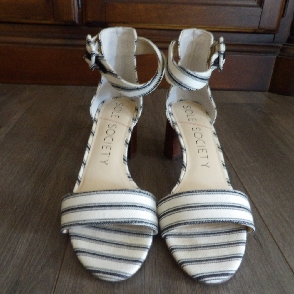 Sole Society, Navy Blue & White Women's Size 8 Monochrome Striped Heels EUC
